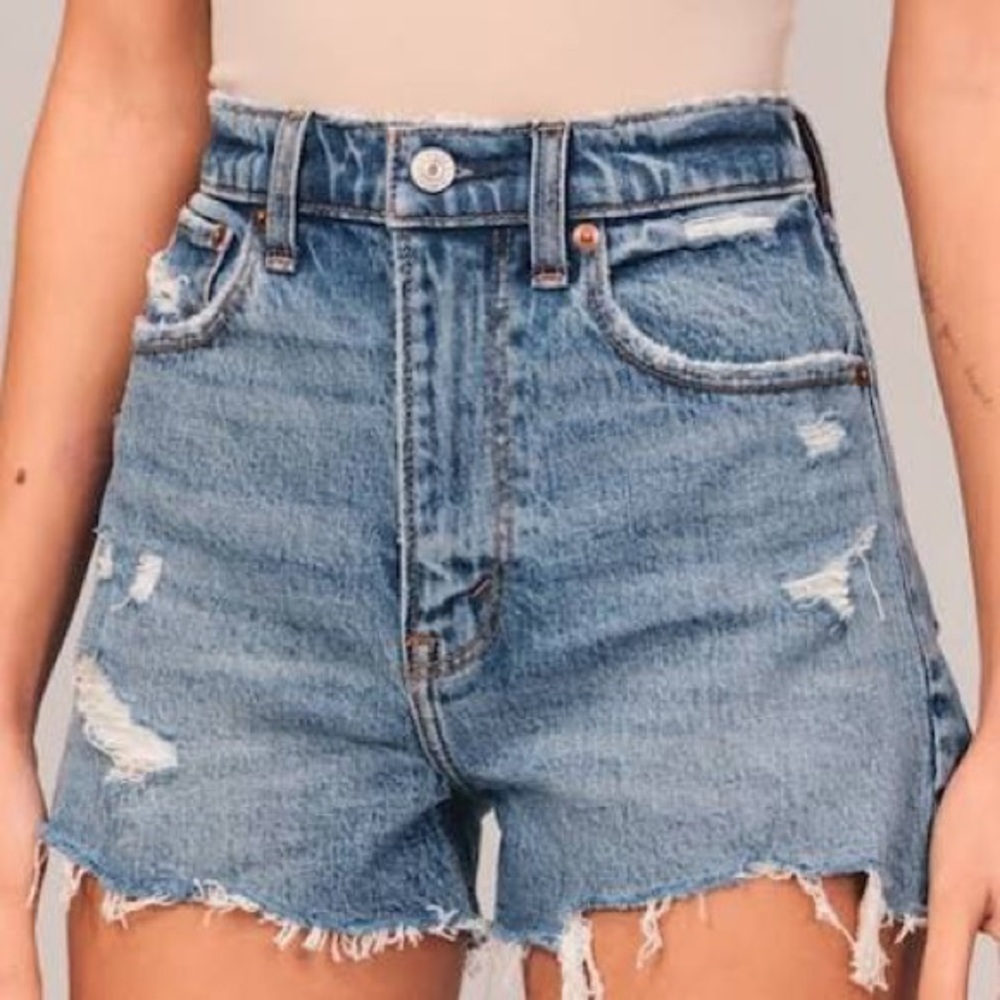 Abercrombie & Fitch The 4” Mom Short High Rise size 27/4